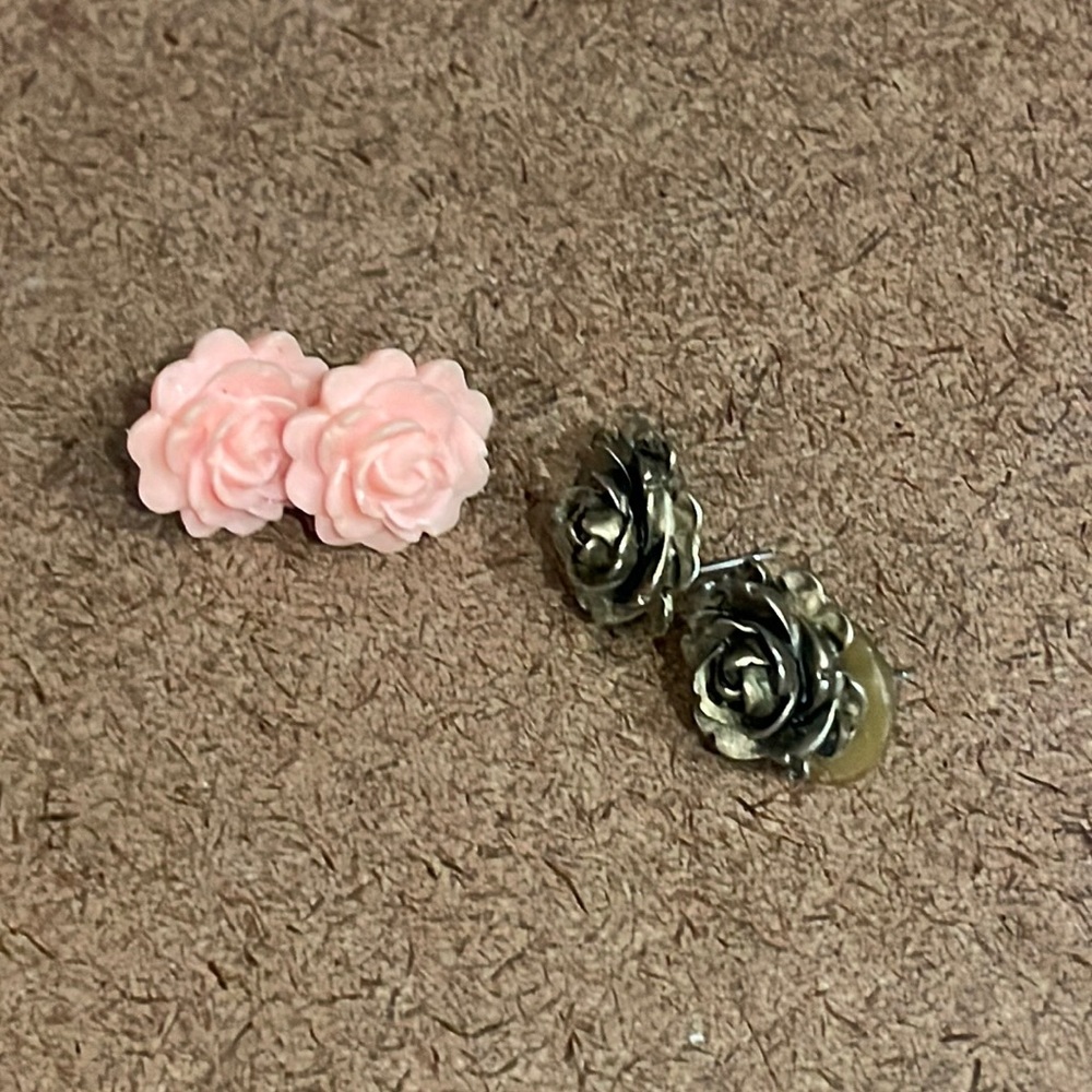 Set of two rose earrings